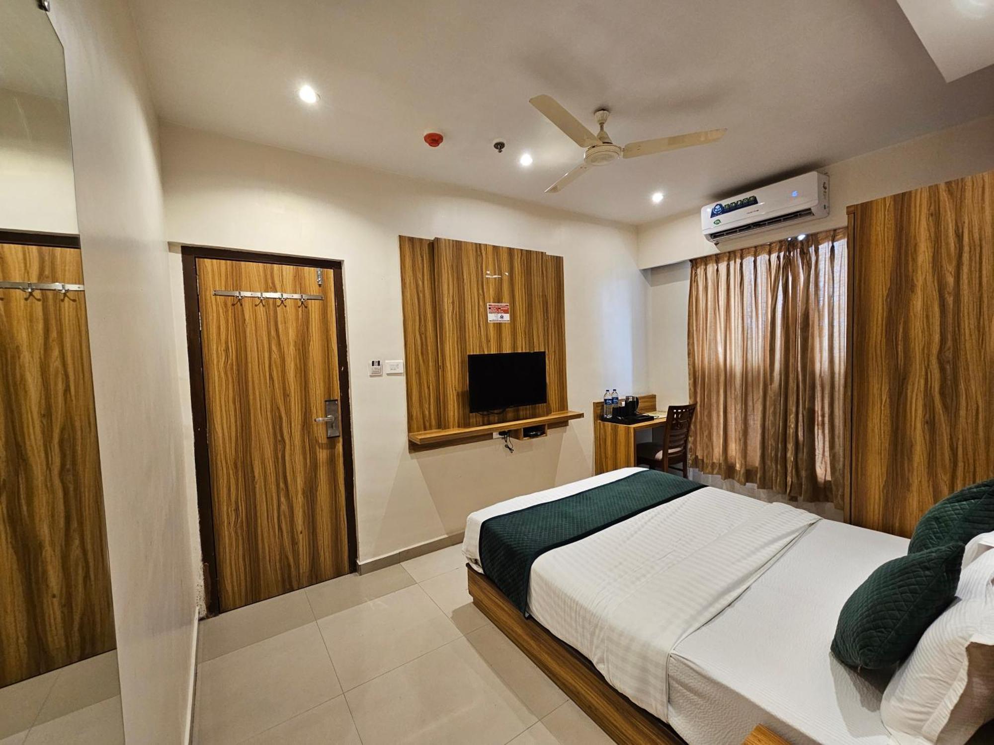 Hotel Bkc Garden - Near Us Embassy Bkc Мумбаи Экстерьер фото