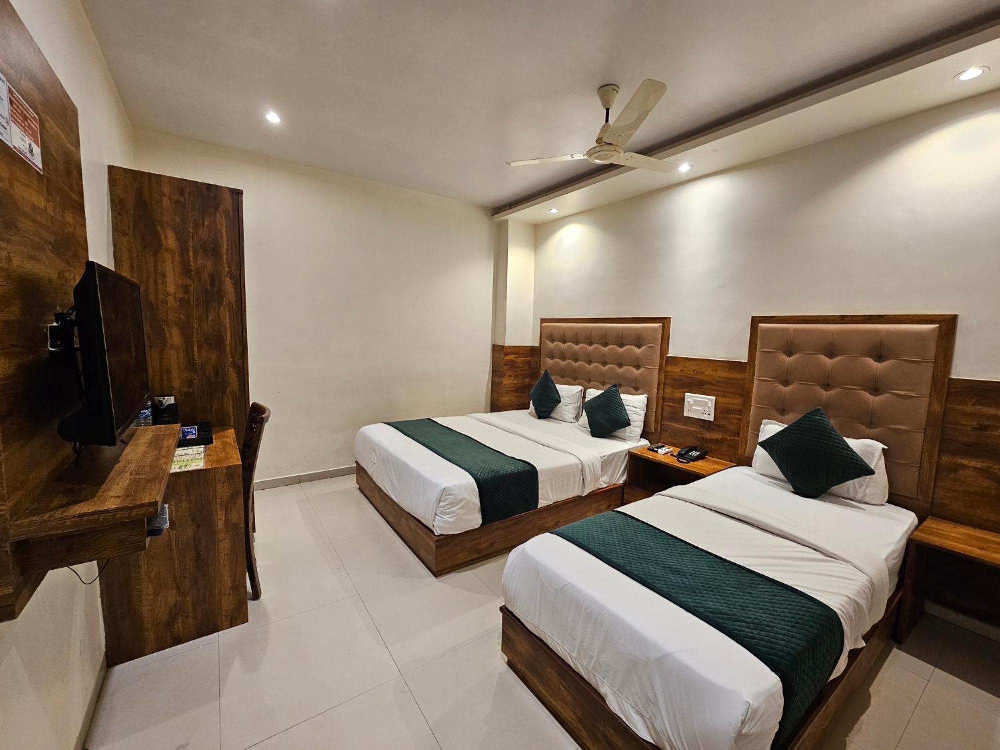 Hotel Bkc Garden - Near Us Embassy Bkc Мумбаи Экстерьер фото
